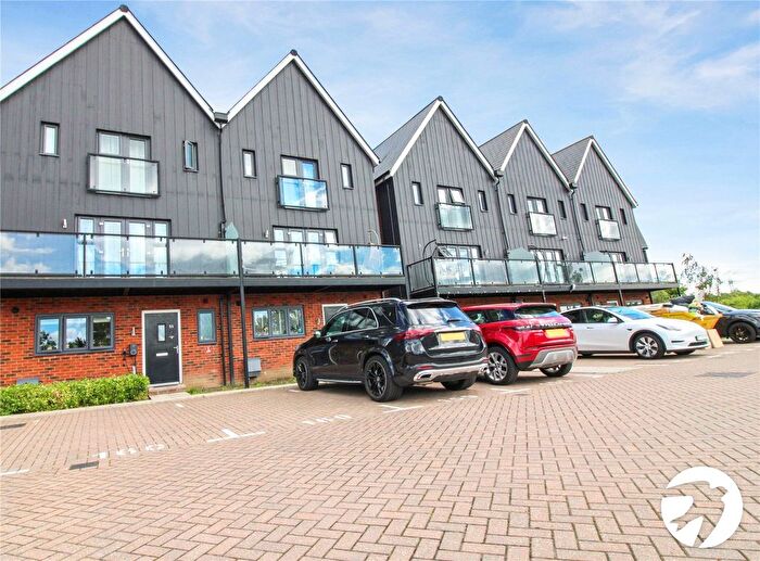 5 Bedroom Terraced House To Rent In Stratford Way, Northfleet, Gravesend, DA11