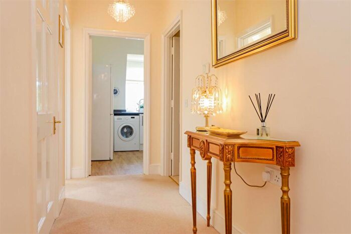 2 Bedroom Retirement Property For Sale In Guildford Road, Horsham, RH12