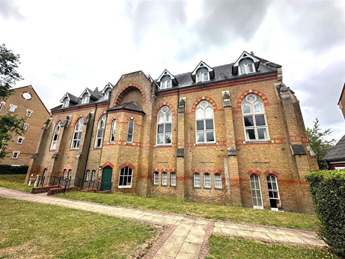 2 Bedroom Property To Rent In Exeter Close, Watford, WD24