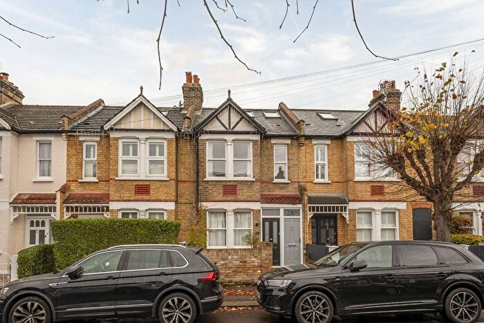 2 Bedroom Maisonette For Sale In Aston Road, Raynes Park, London, SW20