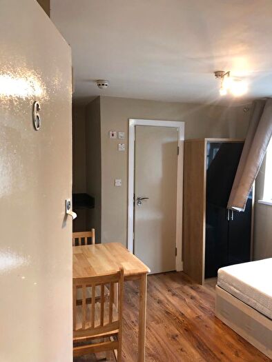 Studio To Rent In Cazenove Road, London, N16