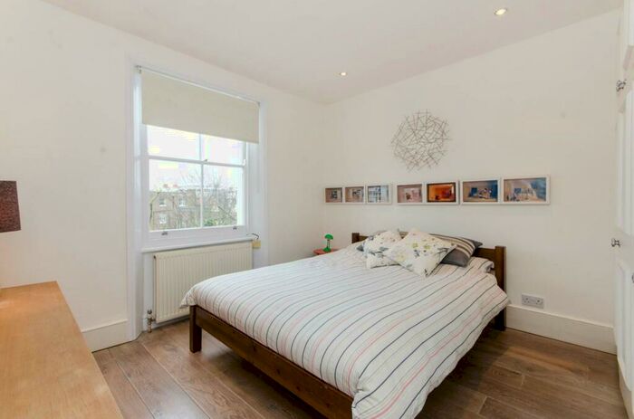 3 Bedroom Flat To Rent In Finborough Road, Chelsea, London, SW10