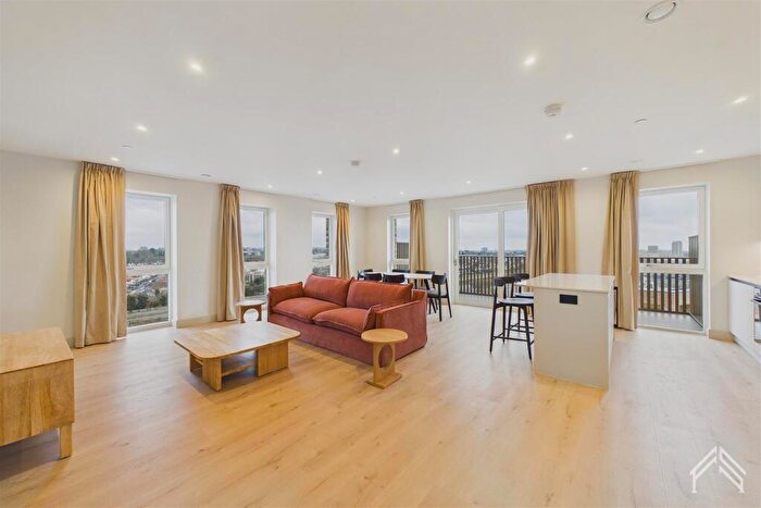 3 Bedroom Apartment To Rent In Duxford Tower, London, NW9