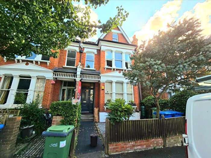2 Bedroom Apartment To Rent In Wyneham Road, Herne Hill, London, SE24