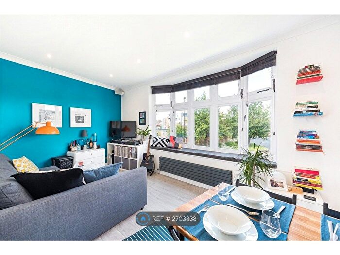 Studio To Rent In Mantle Court, London, SE4