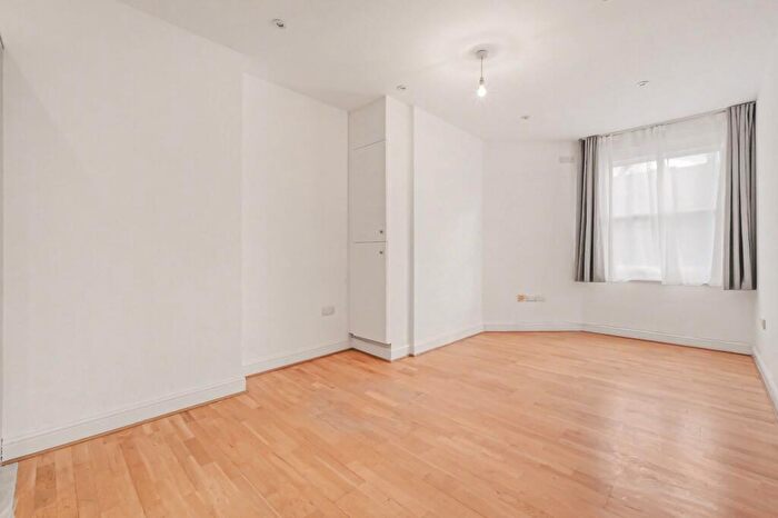 1 Bedroom Flat To Rent In Alkham Road, London, N16