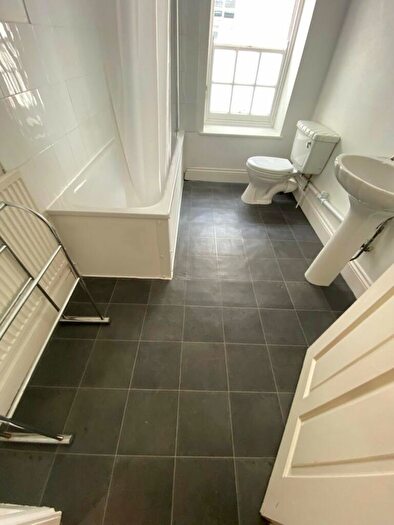 4 Bedroom Apartment To Rent In Cheltenham Road, Stokes Croft, Bristol, BS6