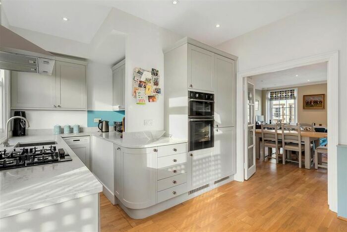 2 Bedroom Flat To Rent In Cambridge Street, London, SW1V