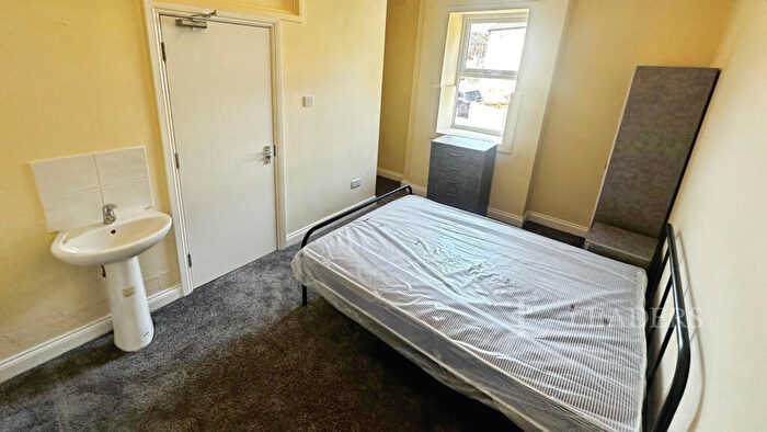 1 Bedroom House To Rent In Western Road, Luton, Bedfordshire, LU1