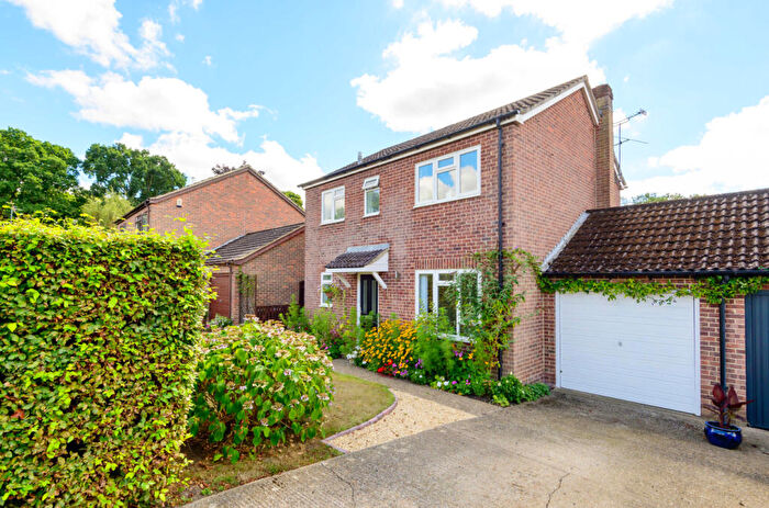 3 Bedroom Link Detached House For Sale In Lodge Vale, East Wellow, Romsey, Hampshire, SO51