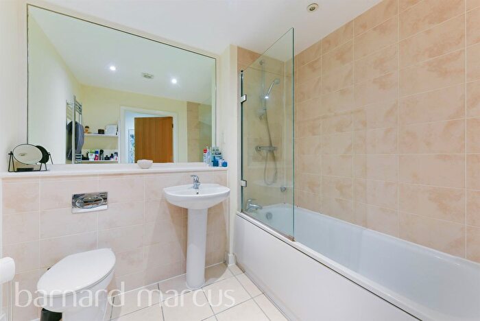 2 Bedroom Flat For Sale In Scott Avenue, London, SW15