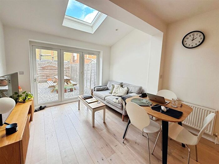 2 Bedroom Flat To Rent In Milner Road, South Wimbledon, SW19