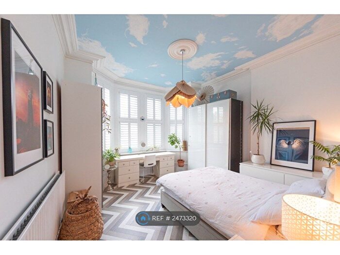 2 Bedroom Flat To Rent In Bromley Road, London, SE6