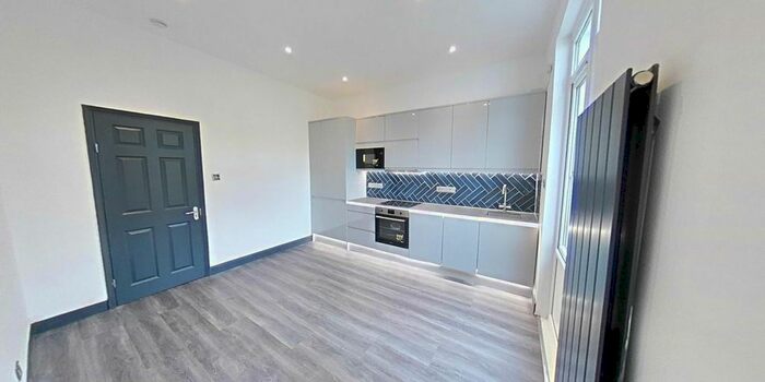 1 Bedroom Flat To Rent In North Avenue, London, W13