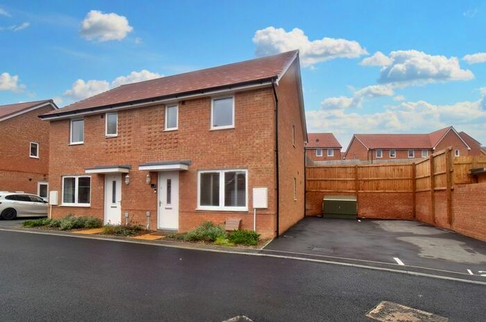 3 Bedroom Semi-Detached House To Rent In Rowlands Way, Basingstoke, RG24