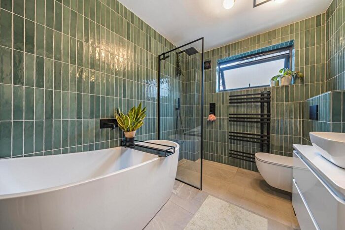 3 Bedroom Terraced House For Sale In Caistor Road, Balham, SW12