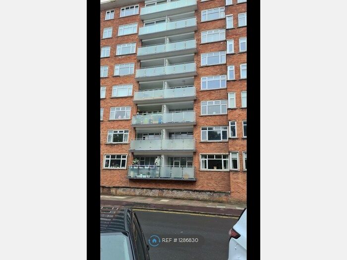 2 Bedroom Flat To Rent In Southport, Southport PR8