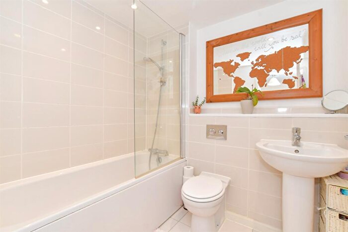 2 Bedroom Terraced House For Sale In Beckless Avenue, Clanfield, Waterlooville, Hampshire, PO8