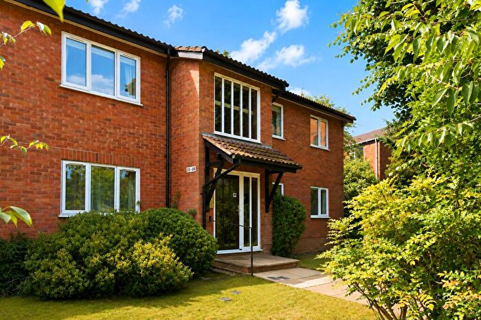 2 Bedroom Apartment To Rent In Battlefield Road, St. Albans, Hertfordshire, AL1