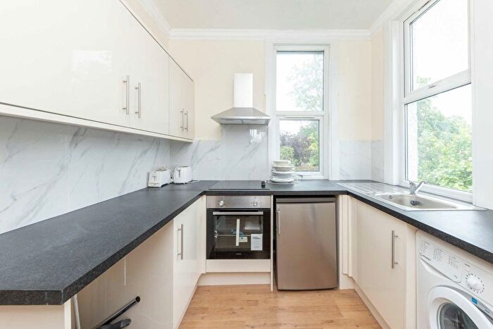 1 Bedroom Flat To Rent In Ellesmere Road, Chiswick, W4