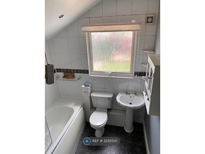 3 Bedroom Terraced House To Rent In Collis Street, Rochester, ME2