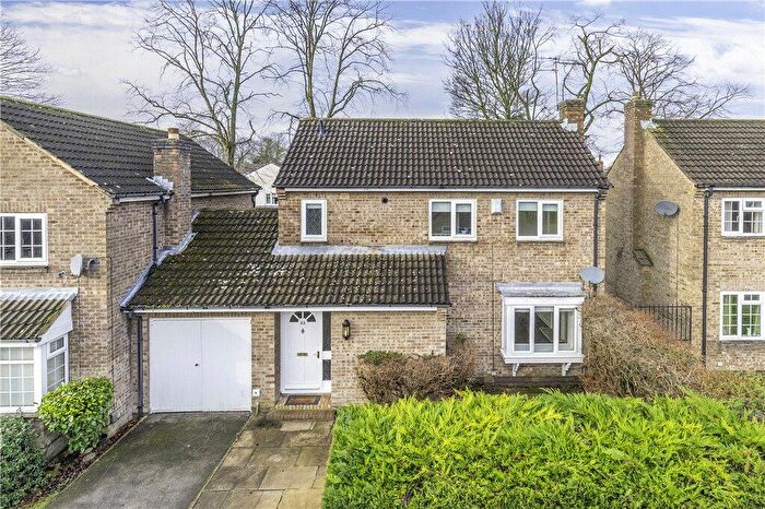 3 Bedroom Link Detached House For Sale In St. Helens Way, Leeds, West Yorkshire, LS16