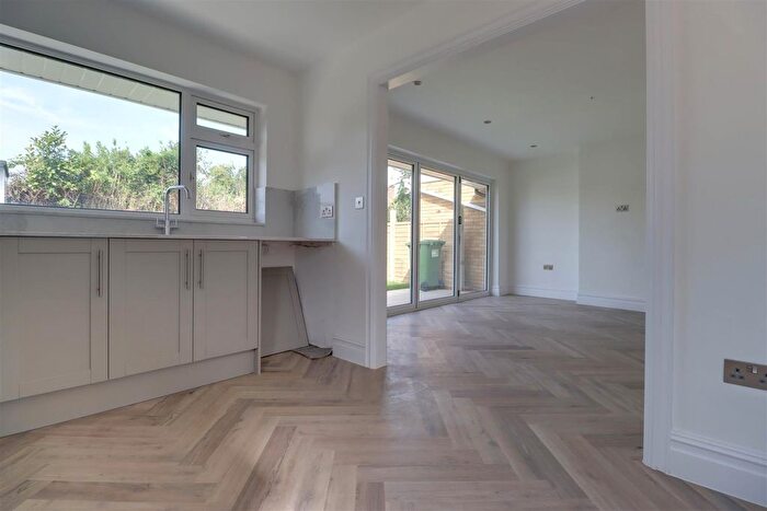 2 Bedroom Semi-Detached Bungalow For Sale In Hengist Gardens, Wickford, SS11