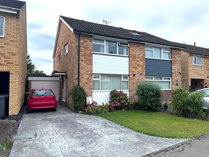 3 Bedroom Semi-Detached House To Rent In Arundel Grove, York, YO24