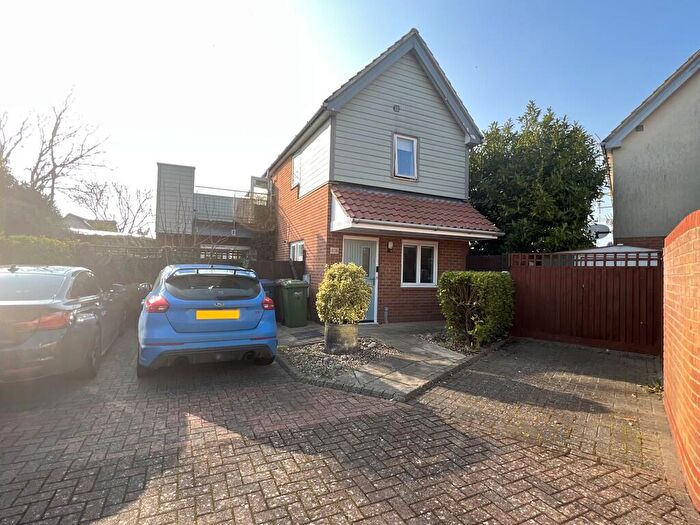 3 Bedroom Detached House For Sale In Beaufort Drive, Chatteris, Cambs., PE16