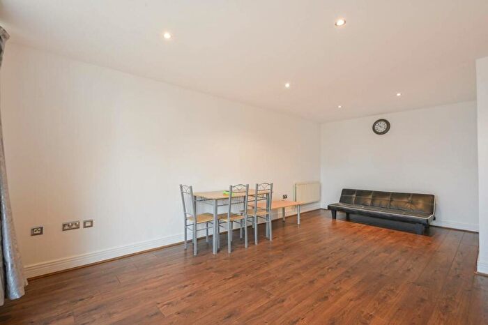 2 Bedroom Flat To Rent In Wards Wharf Approach, Canning Town, London, E16
