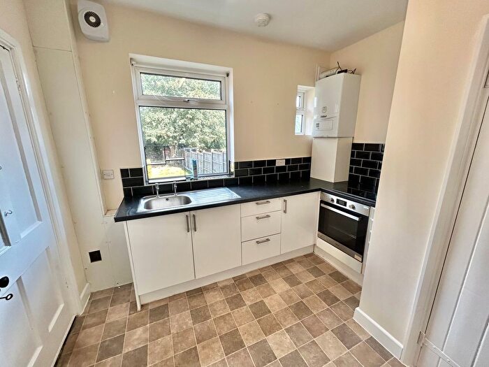 2 Bedroom Property To Rent In Beauvale Crescent, Hucknall, Nottingham, NG15