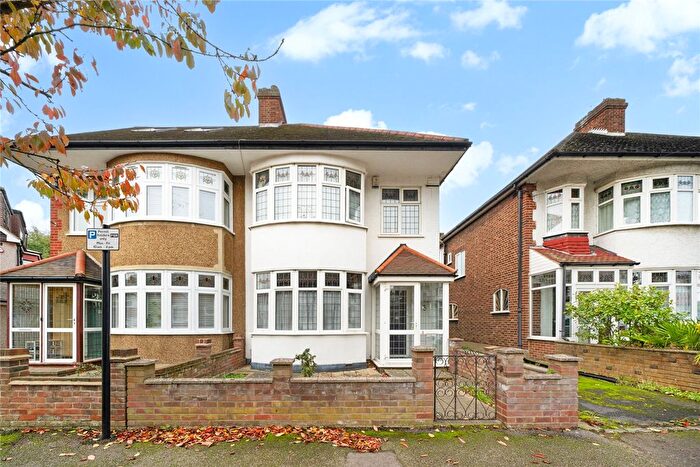 3 Bedroom Semi-detached House For Sale In The Risings, Walthamstow, London, E17