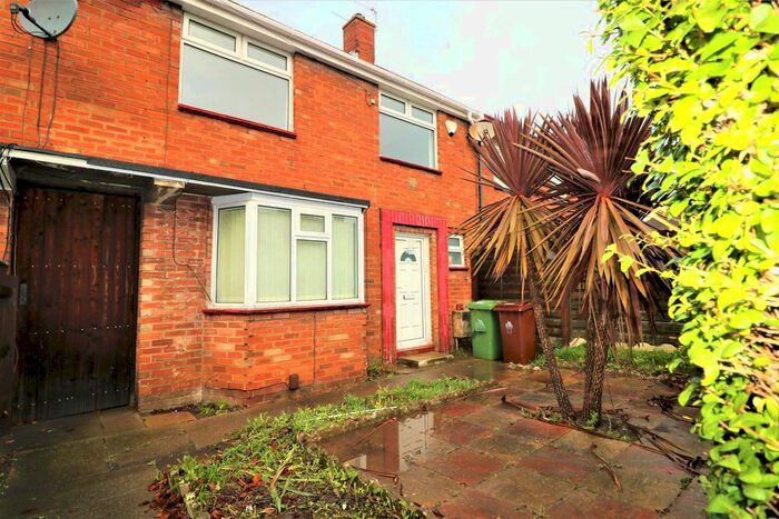 3 Bedroom Semi-Detached House To Rent In Worcester Avenue, Grimsby, DN34