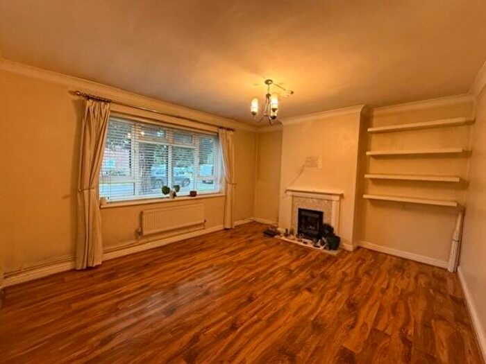 2 Bedroom Flat To Rent In Antoneys Close, Pinner, Middlesex, HA5