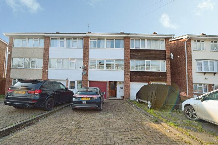 4 Bedroom Terraced House For Sale In Liphook Close, Hornchurch, RM12