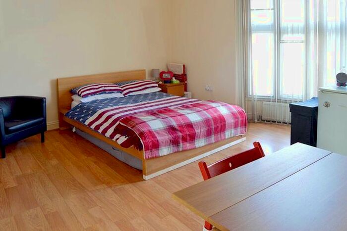 Studio To Rent In High Street, Acton, W3