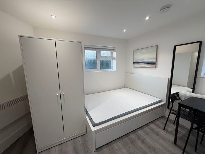 Studio To Rent In Derwent Close, Dartford, DA1