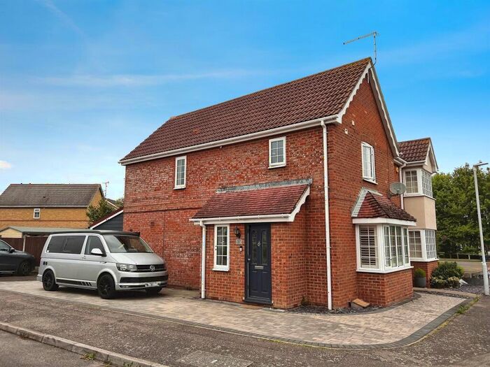 3 Bedroom House To Rent In Yeates Drive, Kemsley, Sittingbourne, ME10