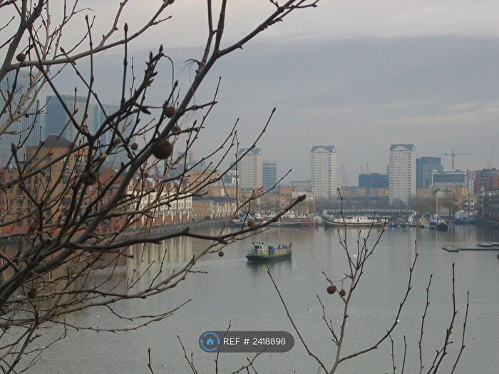 2 Bedroom Flat To Rent In Cabot Court, London, SE16