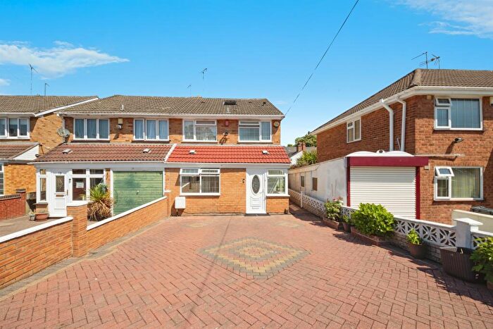 5 Bedroom Semi-Detached House For Sale In Lyons Grove, Birmingham, B11