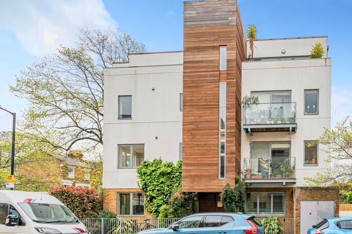 2 Bedroom Flat To Rent In Elmington Road London, SE5