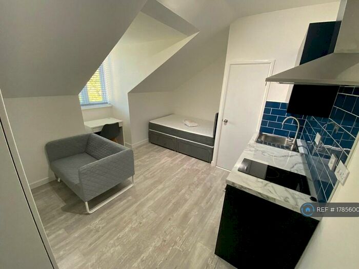 Studio To Rent In Goldstone Villas, Hove, BN3
