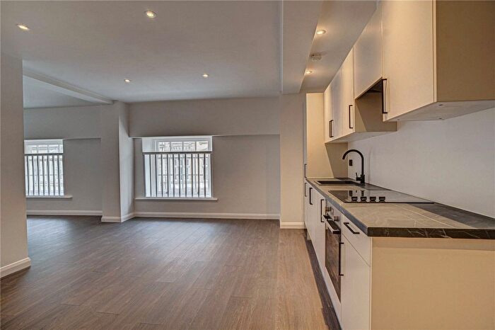 1 Bedroom Flat To Rent In High Street, Old Town, Swindon, Wiltshire, SN1