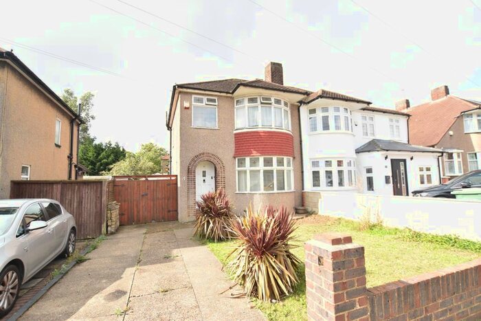 4 Bedroom Semi-Detached House To Rent In Braywood Road, London, SE9