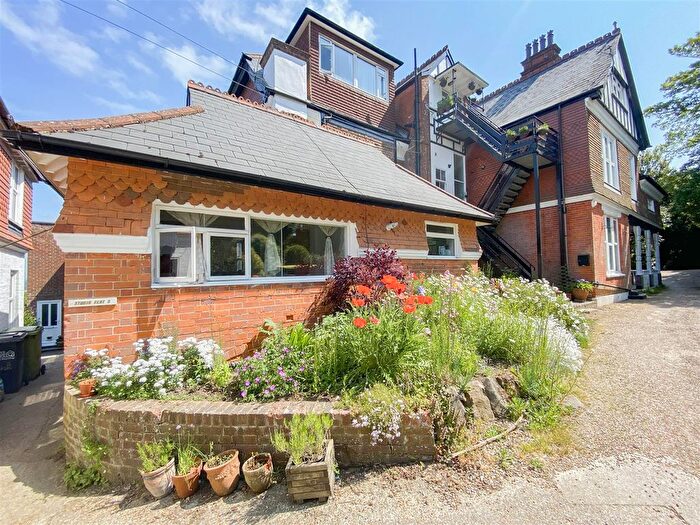 2 Bedroom Flat For Sale In Chowns Hill, Hastings, TN35