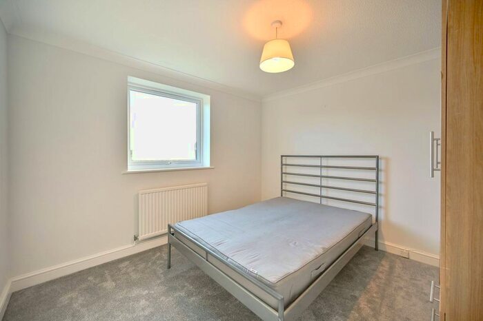 2 Bedroom Flat To Rent In Galsworthy Road, Kingston Hill, Kingston Upon Thames, KT2