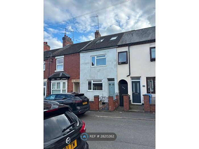 3 Bedroom Terraced House To Rent In Queen St, Kettering, NN14