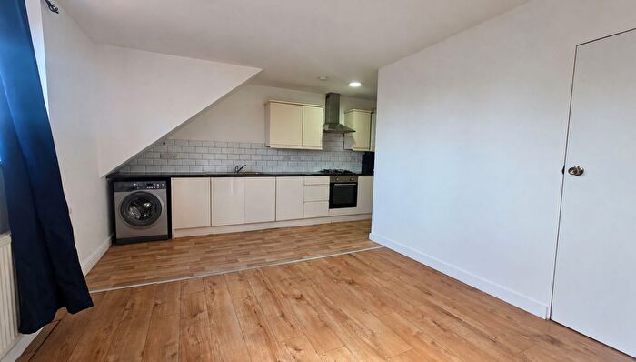 2 Bedroom Flat To Rent In Flat, A Green Lane Ilford, IG1