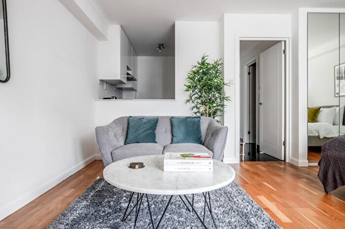 Studio To Rent In Portsoken Street, London, E1