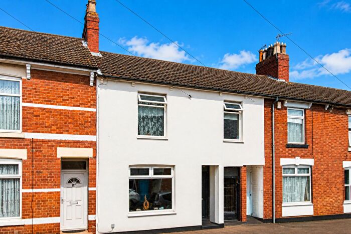 3 Bedroom Terraced House For Sale In Regent Street, Kettering, NN16